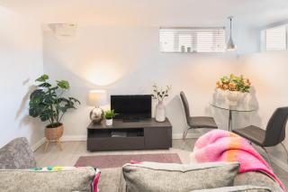 Gorgeous Boutique Flat Sleeps 2 in Lyme Regis - 1