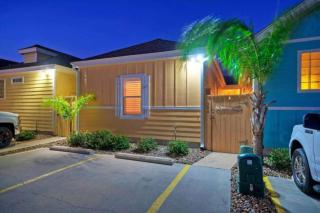 Sparkle Fish I Community Pool I Dog Friendly - 4