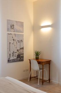 Levante -Walking distance to Center- Free Onsite Parking - 1