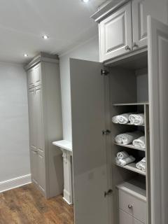 Airy garden flat, London, with fast trains to central London and direct train to Gatwick Airport - Norwood - 4