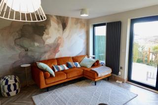 Stylish Spacious Townhouse with Luxury Kitchen Bathrooms Terrace Free Parking and Workspace - Colchester - 3