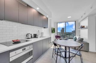 Stylish Studio and Den Across from Bayside Miami - 6