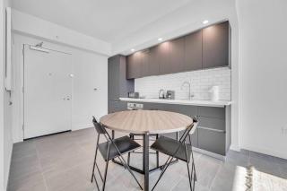 Stylish Studio and Den Across from Bayside Miami - 4