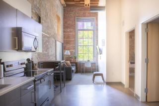 Brewery District EL13 - Just 3 Blocks to Fiserv with Gym and Parking - Milwaukee - 2