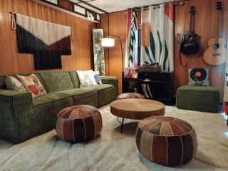 The Groovy Getaway close to James River, Trails - - 0