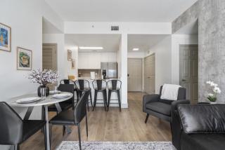 Modern Marvel - Free Parking, Gym, Near Stadium - Charlotte - 4