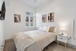 Uptown Luxury - Top Floor King Suite, Free Parking - Charlotte - 6
