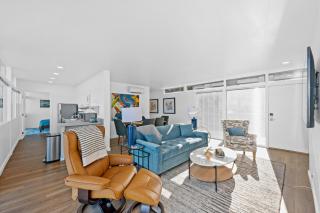 Midcentury Gem w Free Parking and Stunning DT Views - 6