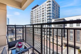 Bright Uptown Bliss - Free Parking, Walkable, Views - Charlotte - 7