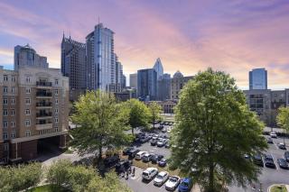 Carolina Cove - Free Parking, Spacious, City Views - Charlotte - 8