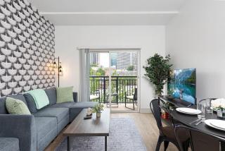 The Tar Heel - Stylish 4BR with City Views - Free Parking - Gym - Charlotte - 5