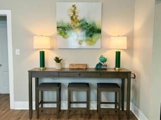Bright & Airy 2BR 1BA Home Near The Riverfront - 3