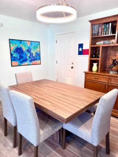 Spacious Retro 2BR 3BA In Quiet Neighborhood - Beaumont - 5