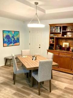 Spacious Retro 2BR 3BA In Quiet Neighborhood - Beaumont - 8