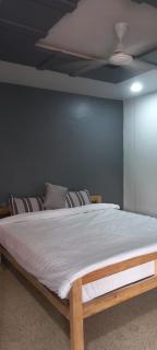 Swanky Sojourns Home Stay With 1T AC Bedroom - Kolhapur - 9