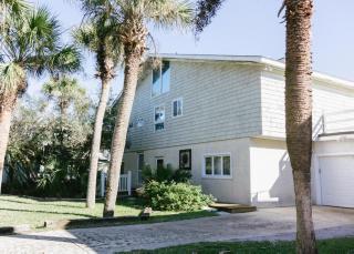 Beachfront home with expansive deck and direct beach access - Fripp Island - 7