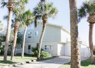 Beachfront home with expansive deck and direct beach access - Fripp Island - 5