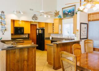 Beachfront home with expansive deck and direct beach access - Fripp Island - 2