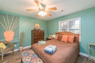 Cheery home with fire-pit, screened-in porch - pets allowed - Oceanmarsh Subdivision - 1
