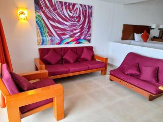 Suite with panoramic ocean views & balcony! - 6