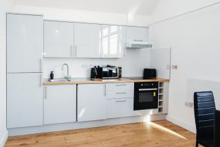 Town Centre penthouse apartment - Near Airport & Train Station - Luton - 3