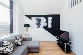 Town Centre penthouse apartment - Near Airport & Train Station - Luton - 9