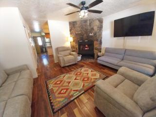 Valley Condo 117 - Creekside - WiFi - Hot Tub - Fireplace - Washer - Dryer - Playground - Red River - 0
