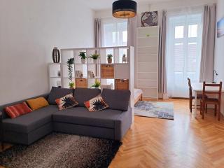 Sunny & elegant large flat next to Parliament - Budapest - 0