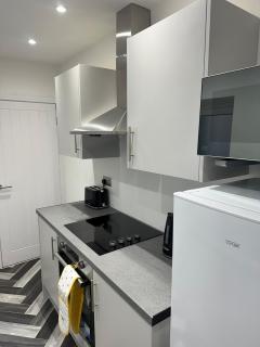 Cosy 2-bed flat, great location - 6
