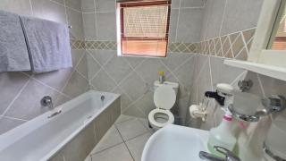 Sunset Walk Self Catering Guest House - Jeffreys Bay - 9