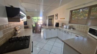 Sunset Walk Self Catering Guest House - Jeffreys Bay - 2