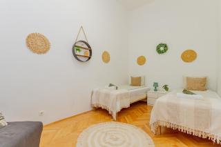 D49 Central 2Bedroom Apartment - Budapest - 1