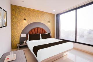 Hotel O 7 Square Hotel - Surat - 3