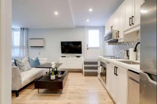 Casa Hotel Stylish Suite with Patio in Leslieville - 2