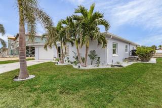 Fort Myers Beach Oasis w/Pool & Canal Access - Fort Myers Beach - 9