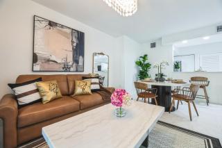 Lux 2BR City-View Retreat in Hollywood, 2nd Floor - 1