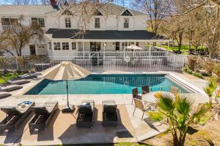 Victorian Manor In Paso Robles Wine Country Pool Hot Tub Firepit Tennis Court Sleeps 28 - Paso Robles - 9