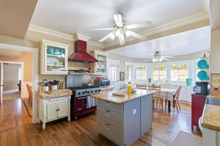 Victorian Manor In Paso Robles Wine Country Pool Hot Tub Firepit Tennis Court Sleeps 28 - Paso Robles - 3