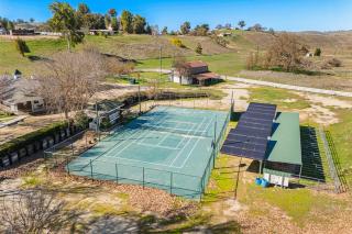 Victorian Manor In Paso Robles Wine Country Pool Hot Tub Firepit Tennis Court Sleeps 28 - Paso Robles - 4
