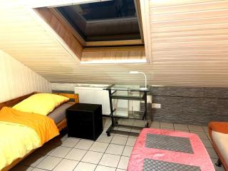 Ruhiges Apartment, Parkplätze & gute Anbindung City, Messe, Autobahn - Düsseldorf - 4