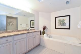 Silver Beach Towers E102 - 1