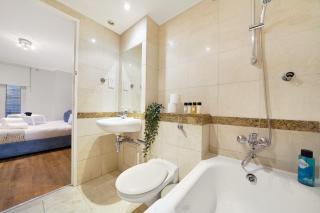 Luxury 3-Bed Apartment with Private Garden En-Suites & Underground Parking Prime NW6 London Location - Londra - 5