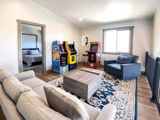 Lake House Hill, Private Hot Tub, Lake Views - Garden City - 3