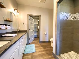 Lake House Hill, Private Hot Tub, Lake Views - Garden City - 5