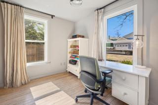 Little Red Roof-1mi to Downtown-Along Bike Trail - 3