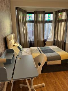 Big & Spacious 5 Bedroom House in London - Plumstead - 5