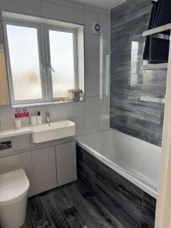 Big & Spacious 5 Bedroom House in London - Plumstead - 1