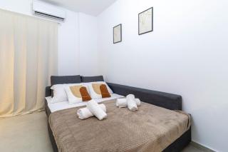 Loutraki Studio by the Beach Bars,Taverns,AC, Washer - Loutraki - 0