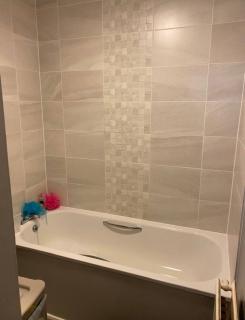 Double room in shared apartment with great transport links to central london - Londra - 2