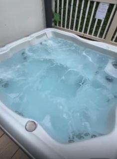Lakeside Retreat - AGH Hot Tub Breaks - Tattershall Lakes - Tattershall - 4